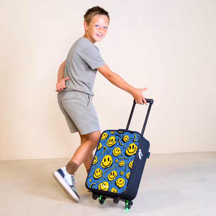 Smiley - Geel - Blauw Kinderkoffer - Zwart klein -sfeer3
