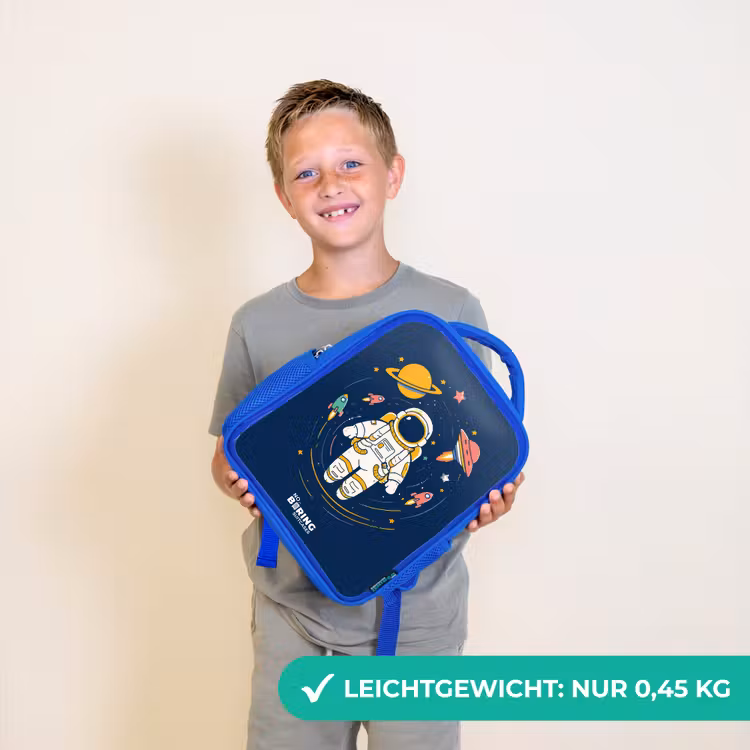 Astronaut - Planeet - Sterren - Raket Kinderrugzak - Blauw middel -sfeer1_DE