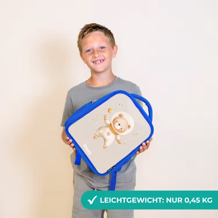Beige ruimtebeer zweeft tussen sterren Kinderrugzak - Blauw middel -sfeer1_DE