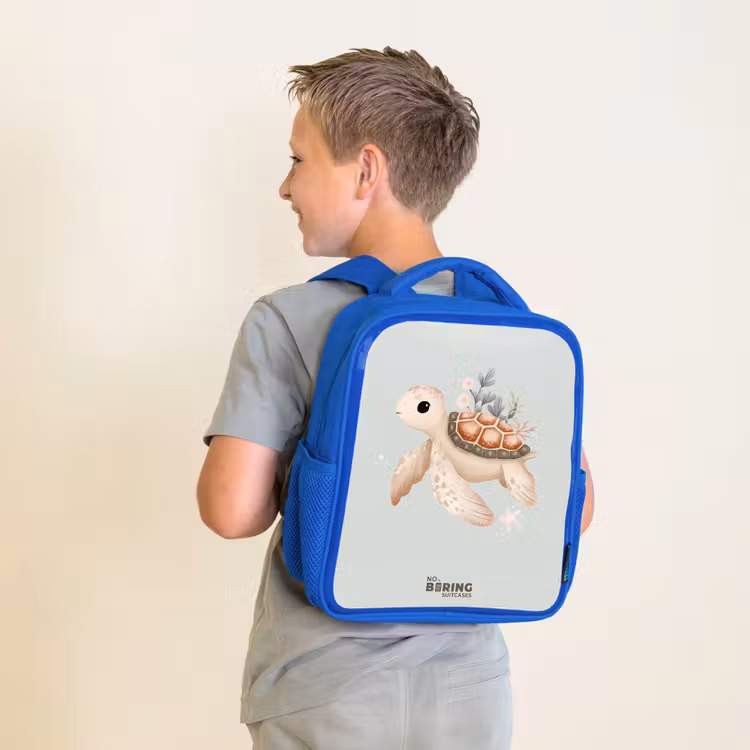 Bruine zeeschildpad in pastel onderwaterwereld Kinderrugzak - Blauw middel -sfeer2