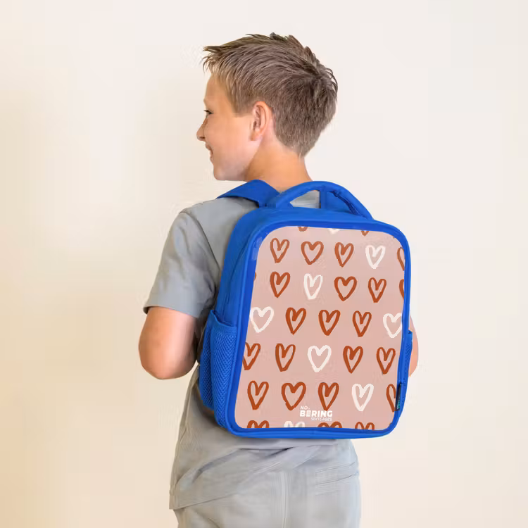 Hartjes patroon in roze en wit Kinderrugzak - Blauw middel -sfeer2