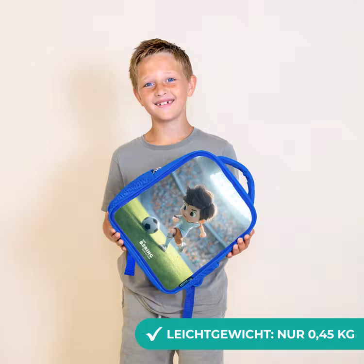 Jongen - Voetbal - Stadion - Zonlicht Kinderrugzak - Blauw middel -sfeer1_DE