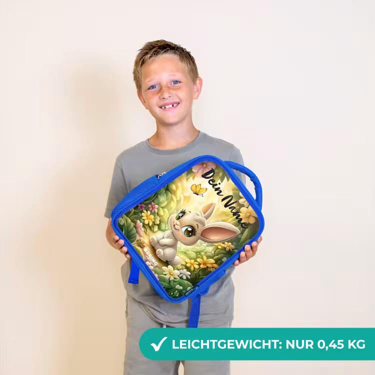 Konijn - Zonlicht - Sprookjesachtig - Vlinder Kinderrugzak - Blauw middel -sfeer1_DE