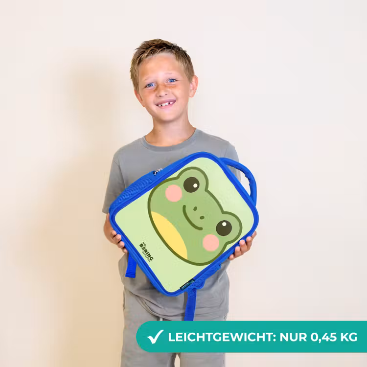 Kawai - Kikker - Groen Kinderrugzak - Blauw middel -sfeer1_DE
