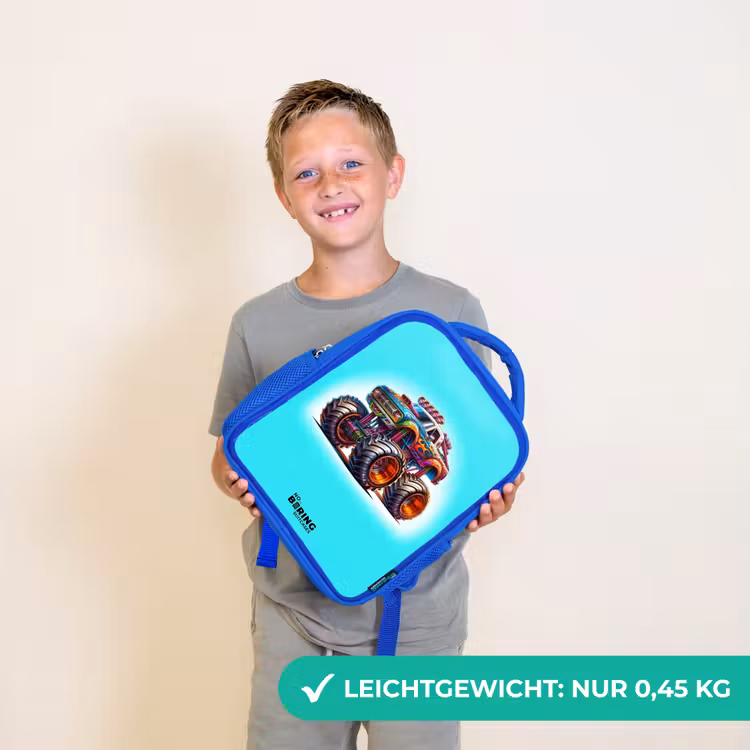 Monstertruck op Lichtblauwe Achtergrond Kinderrugzak - Blauw middel -sfeer1_DE
