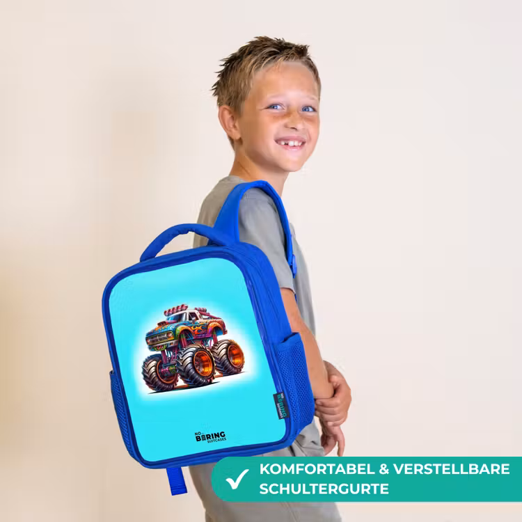Monstertruck op Lichtblauwe Achtergrond Kinderrugzak - Blauw middel -sfeer3_DE