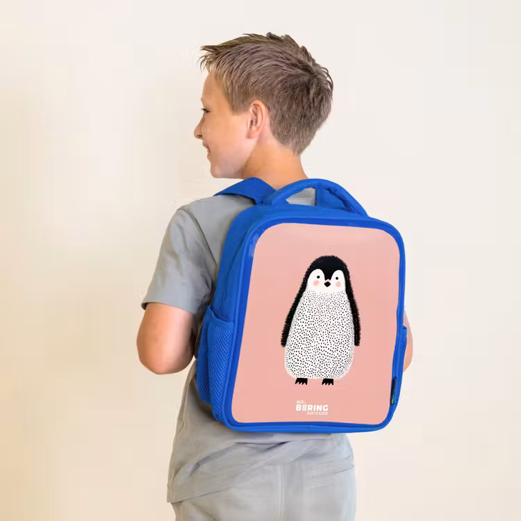 Pinguïn - Stippen - Roze - Minimalistisch Kinderrugzak - Blauw middel -sfeer2