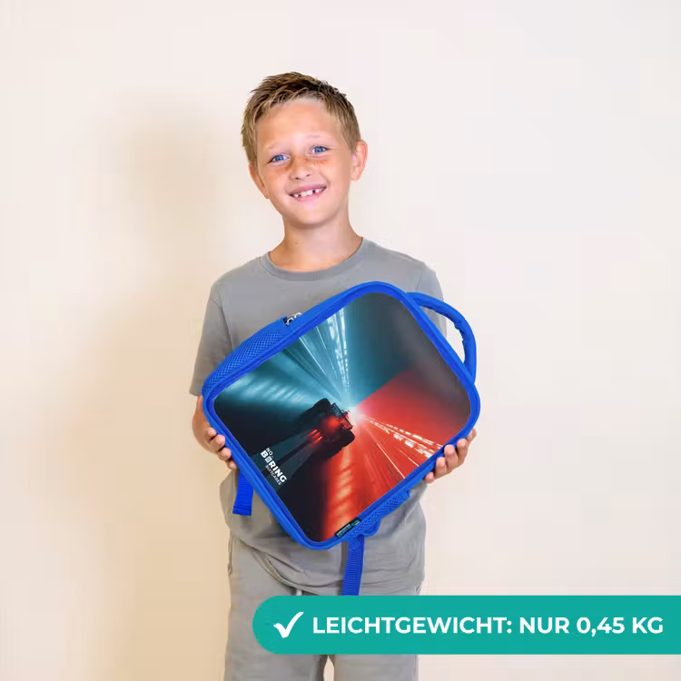 Baan - Raceauto - Neon - Rood Kinderrugzak - Blauw middel -sfeer1_DE