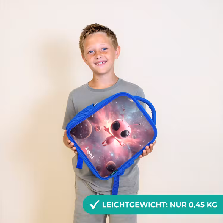 Roze Alien in Sterrennevel Kinderrugzak - Blauw middel -sfeer1_DE