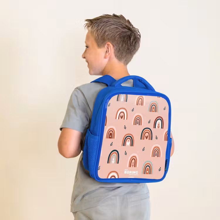 Roze regenbogen patroon Kinderrugzak - Blauw middel -sfeer2