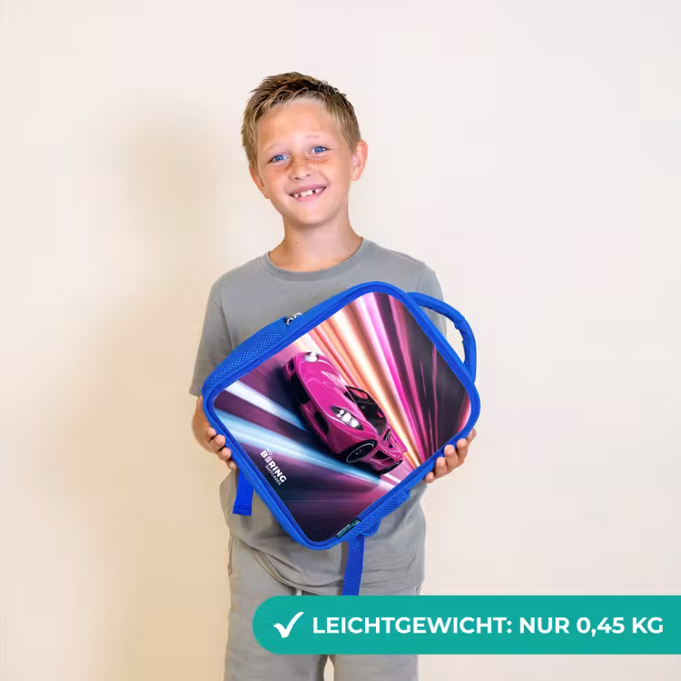 Roze raceauto flitst door neonlicht Kinderrugzak - Blauw middel -sfeer1_DE