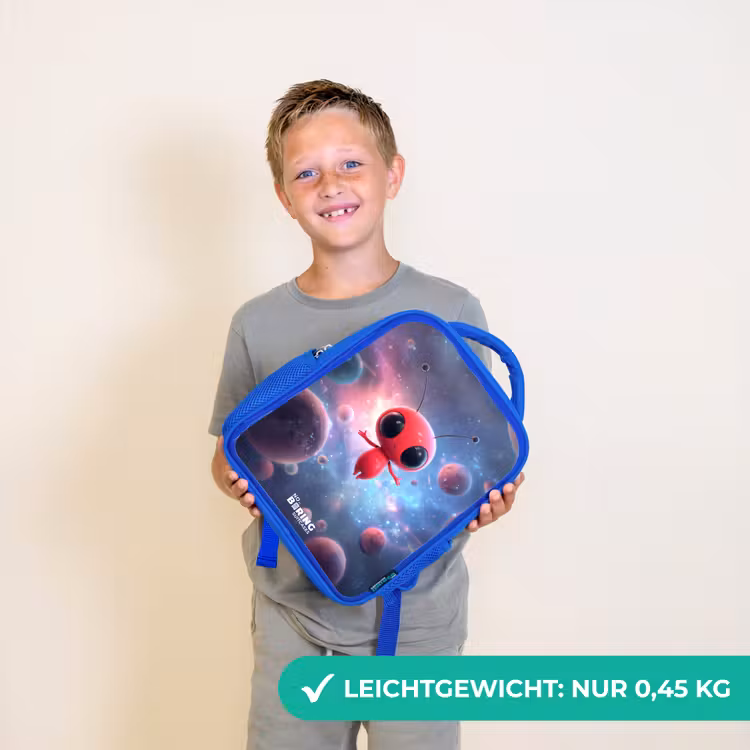 Rood Ruimtewezen in Kosmische Dans Kinderrugzak - Blauw middel -sfeer1_DE