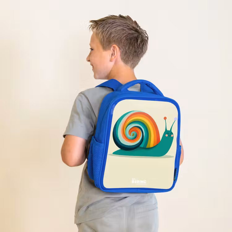 Slak - Regenboog - Kleurrijk Kinderrugzak - Blauw middel -sfeer2