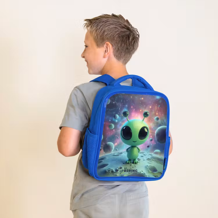 Groen buitenaards wezentje op maanlandschap Kinderrugzak - Blauw middel -sfeer2
