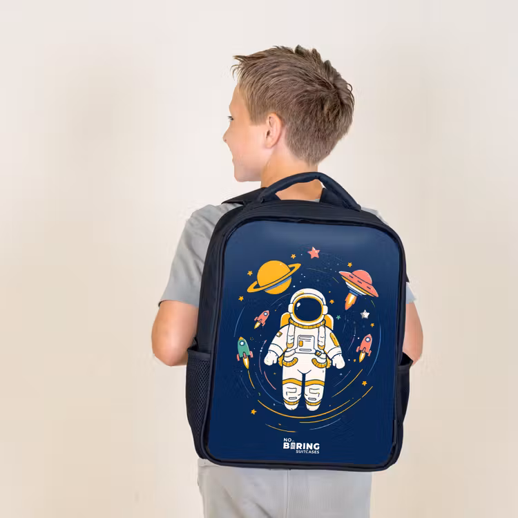 Astronaut - Planeet - Sterren - Raket Rugzak - Zwart middel -sfeer2