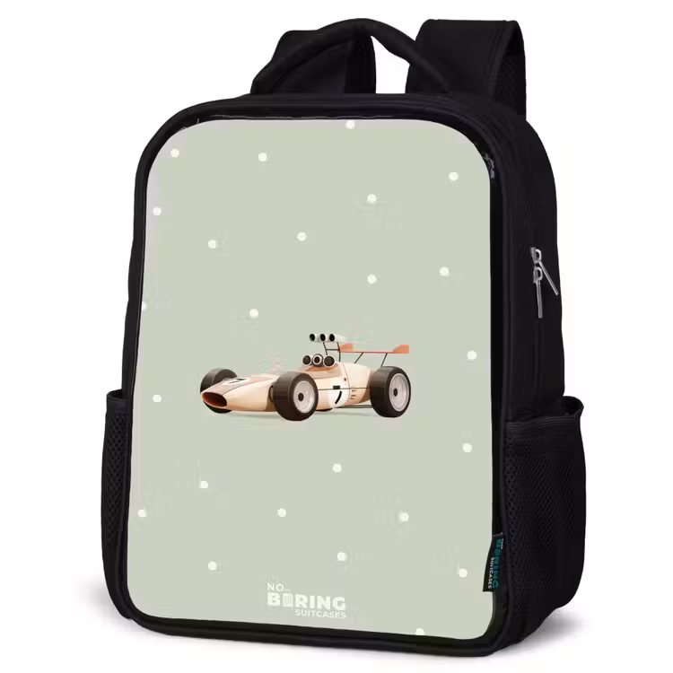 Beige retro raceauto op groene stippen achtergrond Rugzak - Zwart middel -schuin