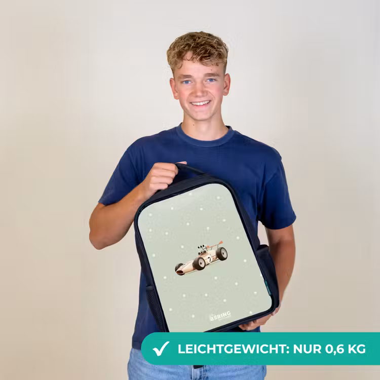 Beige retro raceauto op groene stippen achtergrond Rugzak - Zwart middel -sfeer7_DE