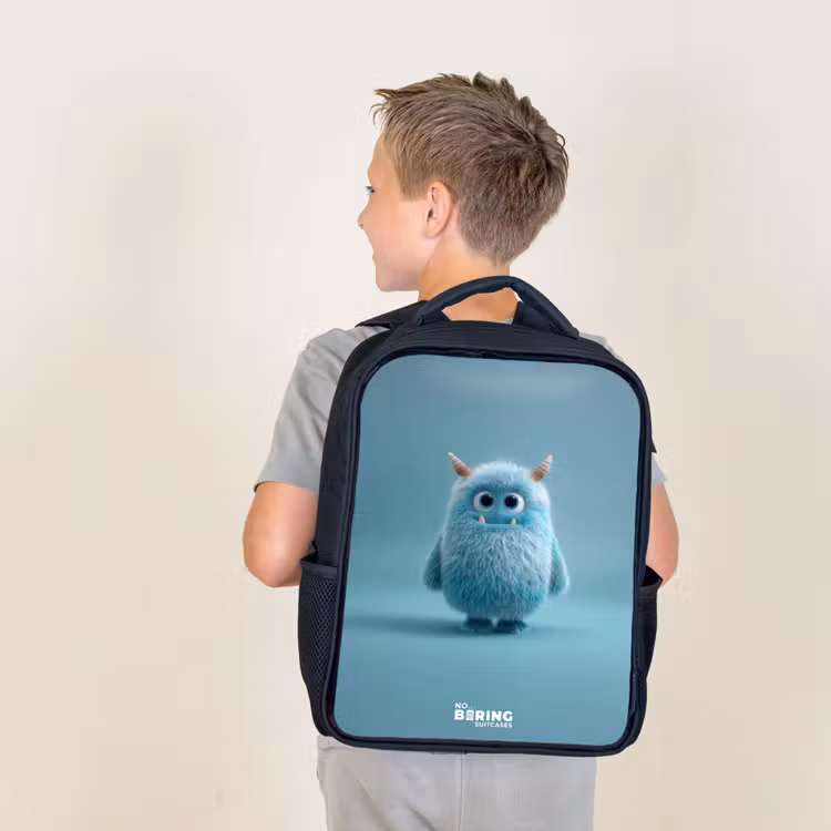 Blauw pluizig monster met hoorns Rugzak - Zwart middel -sfeer2
