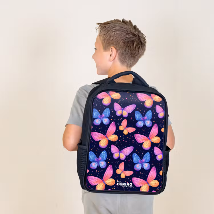 Kleurrijke vlinders in roze en blauw Rugzak - Zwart middel -sfeer2