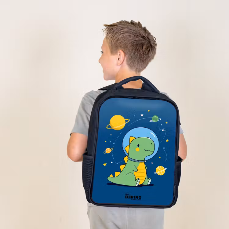 Dino - Planeet - Ster - Blauw Rugzak - Zwart middel -sfeer2