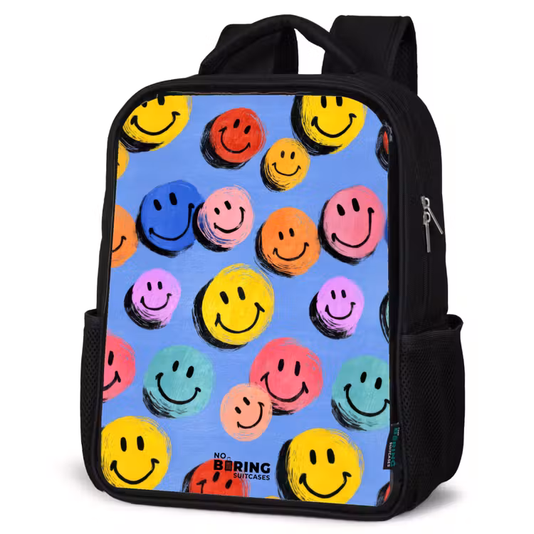 Een speels en kunstzinnig patroon van kleurrijke smileys Rugzak - Zwart middel -schuin