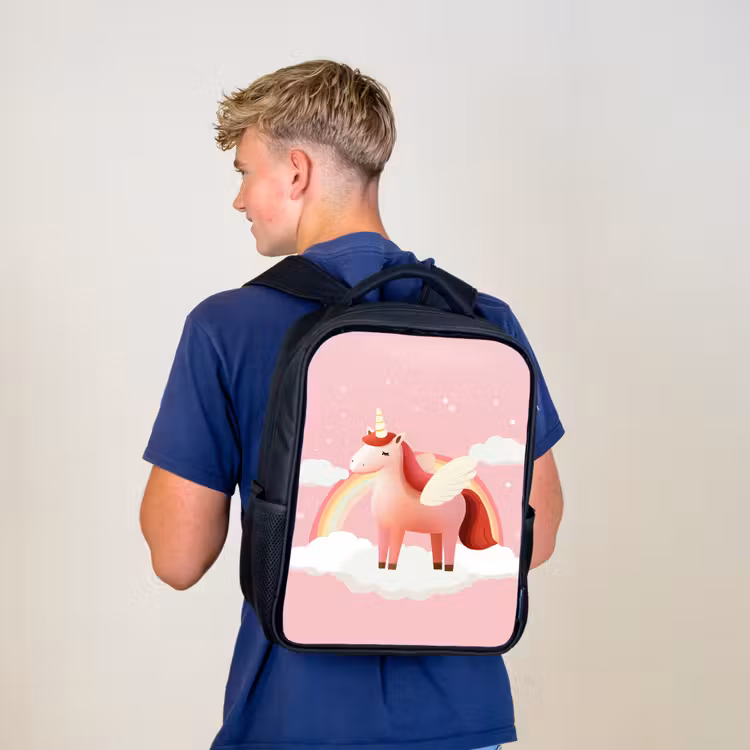 Eenhoorn - Vleugels - Roze - Regenboog Rugzak - Zwart middel -sfeer8
