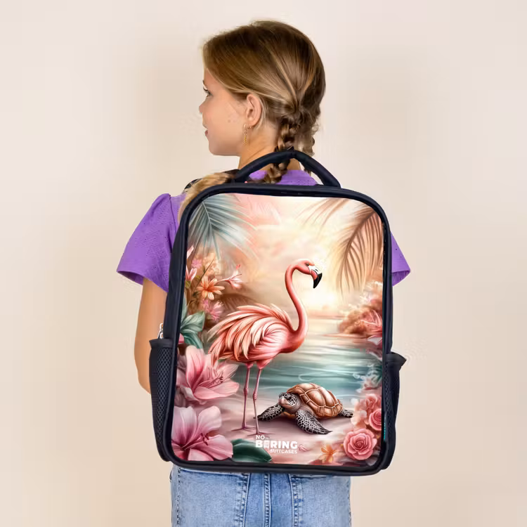 Flamingo en schildpad op een roze strand. Rugzak - Zwart middel -sfeer5