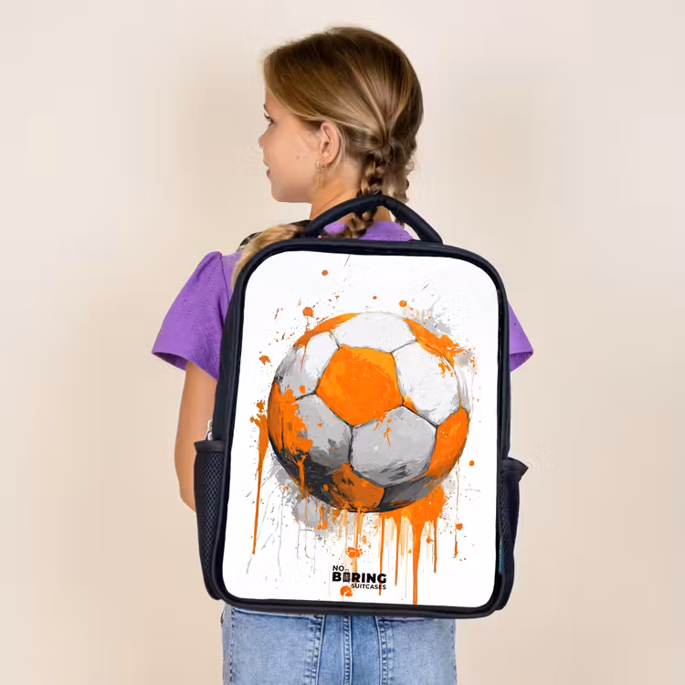 Voetbal - Verf - Oranje Rugzak - Zwart middel -sfeer5