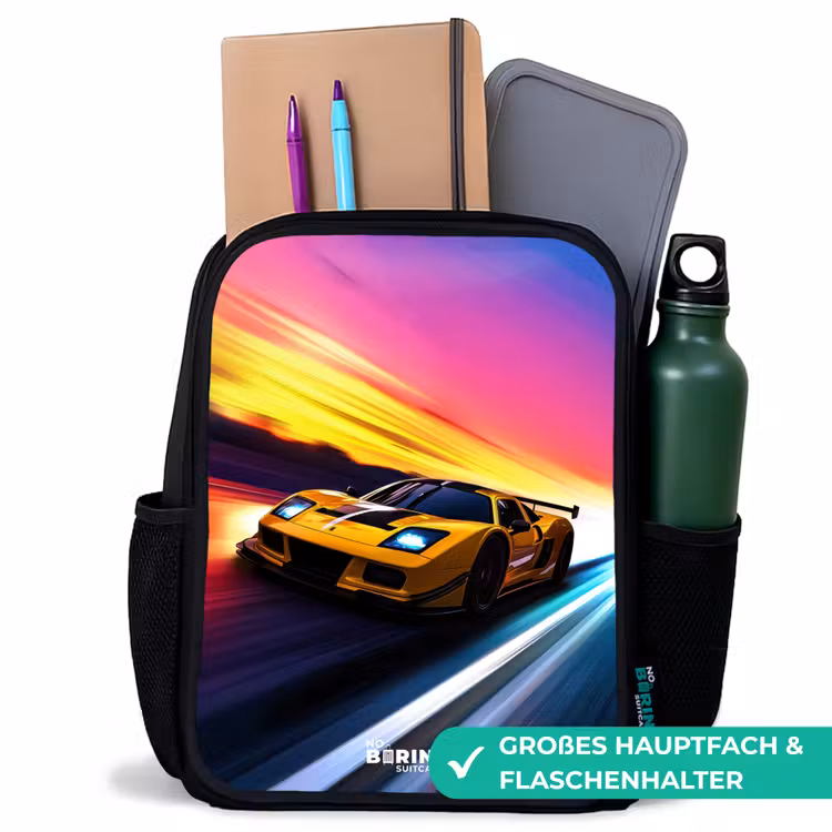 Gele raceauto bij kleurrijke zonsondergang Rugzak - Zwart middel -inhoud_DE