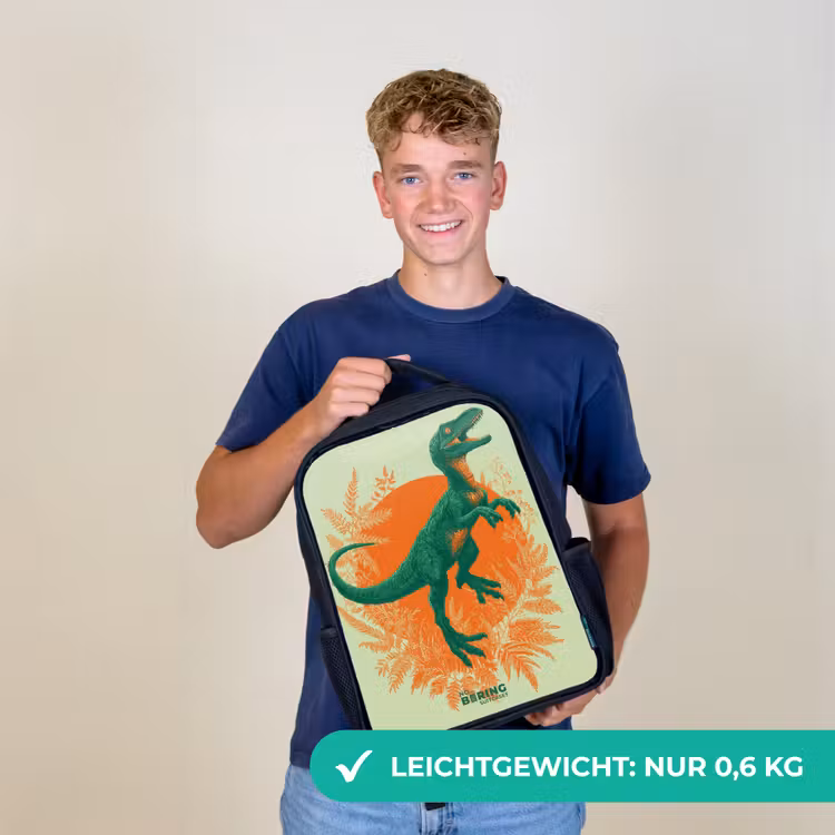 Groene dino tussen varens Rugzak - Zwart middel -sfeer7_DE