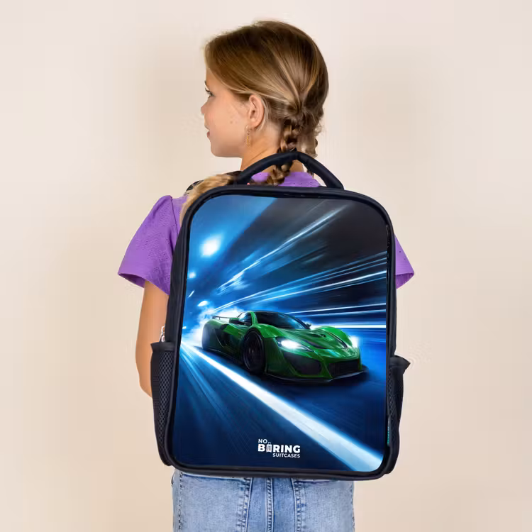 Groene supercar flitst door neonlicht Rugzak - Zwart middel -sfeer5