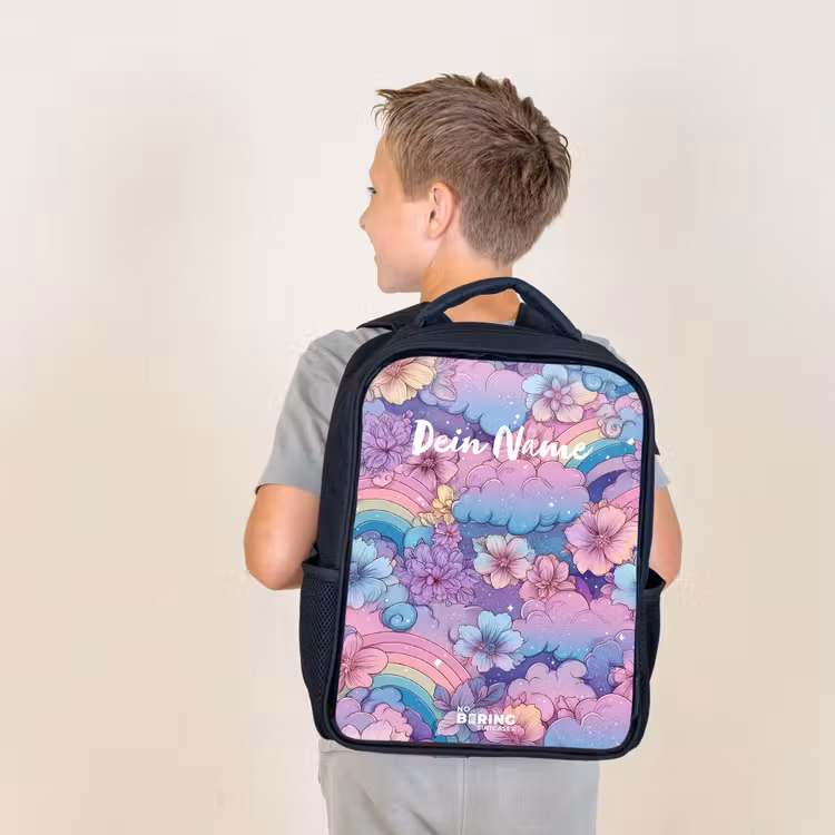 Illustratie van wolken, regenbogen en bloemen Rugzak - Zwart middel -sfeer2