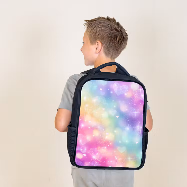 Licht - Regenboog - Hartjes Rugzak - Zwart middel -sfeer2