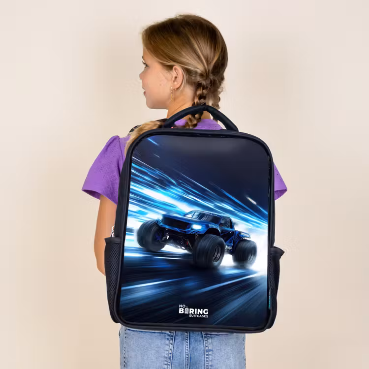 Monstertruck raast door lichtsnelheid Rugzak - Zwart middel -sfeer5