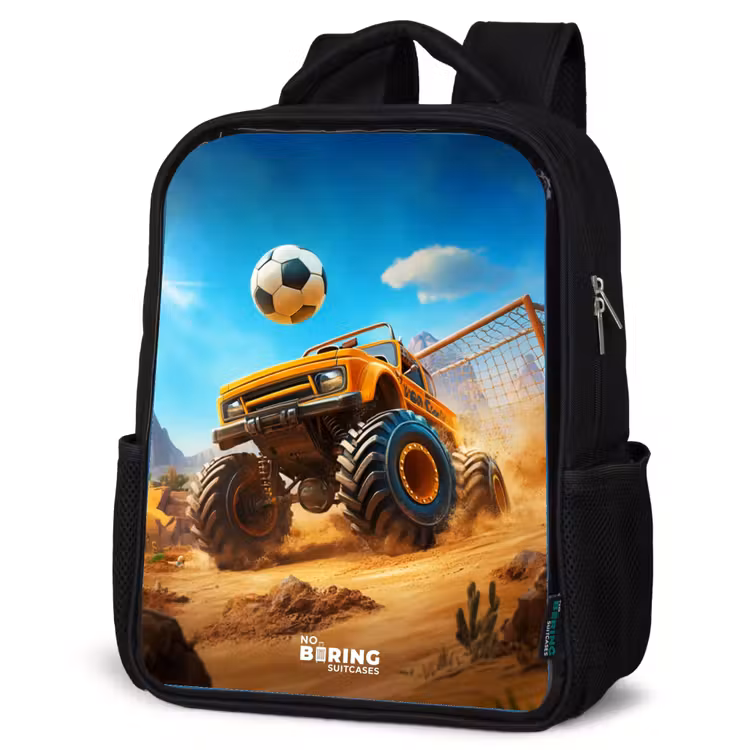 Monstertruck scoort goal in woestijnstadion Rugzak - Zwart middel -schuin