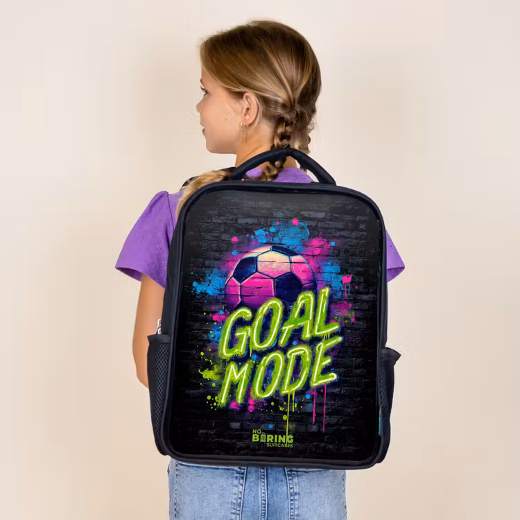 Neon - Graffiti - Voetbal - Kleurrijk Rugzak - Zwart middel -sfeer5