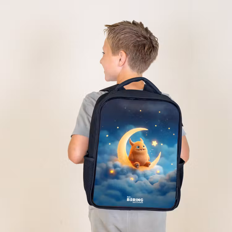Oranje monster op maansikkel Rugzak - Zwart middel -sfeer2