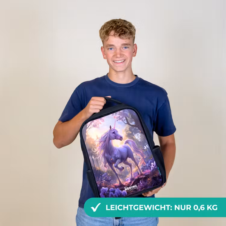 Portret van een Eenhoorn tussen Paarse Bloemen Rugzak - Zwart middel -sfeer7_DE