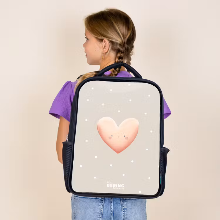 Roze hart omringd door beige stippen Rugzak - Zwart middel -sfeer5