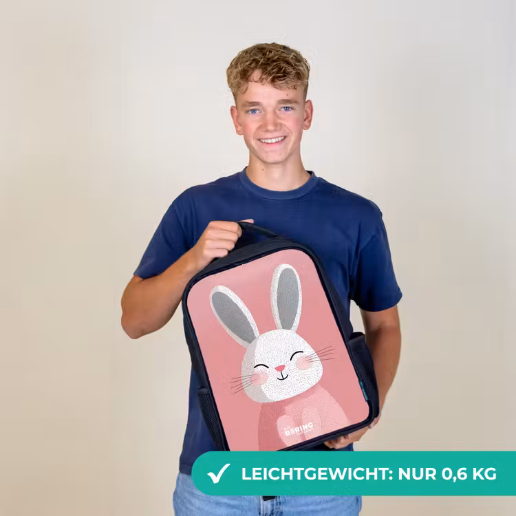 Roze - Konijn - Glimlach - Illustratie Rugzak - Zwart middel -sfeer7_DE