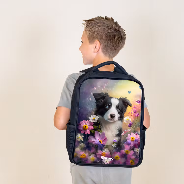 zwart witte puppy tussen kleurrijke bloemen Rugzak - Zwart middel -sfeer2