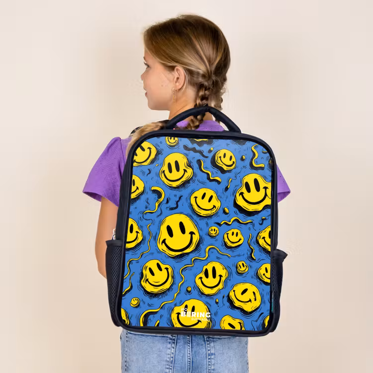 Smiley - Geel - Blauw Rugzak - Zwart middel -sfeer5