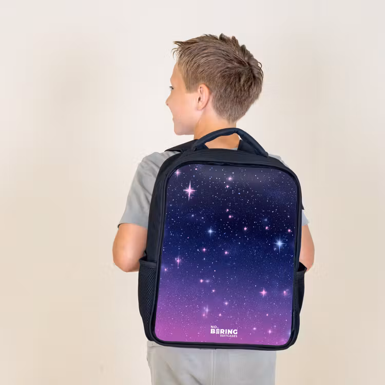 Sterren - Galaxy - Blauw - Roze Rugzak - Zwart middel -sfeer2