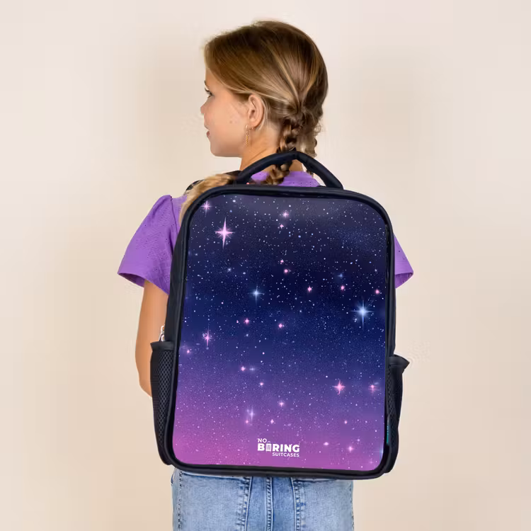 Sterren - Galaxy - Blauw - Roze Rugzak - Zwart middel -sfeer5