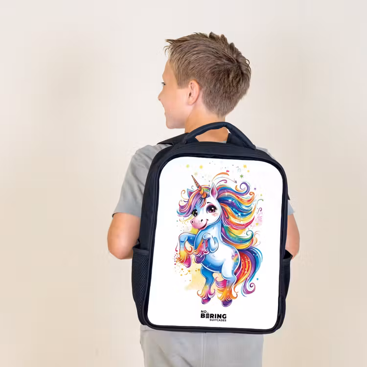 Steigerende Eenhoorn met Regenboogmanen Rugzak - Zwart middel -sfeer2