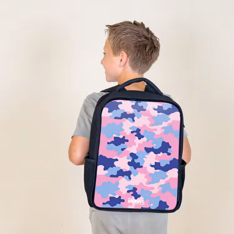 Camouflage - Roze - Blauw Rugzak - Zwart middel -sfeer2