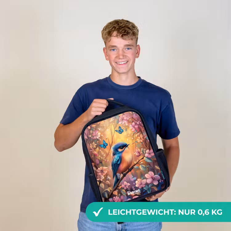 Vogel met vlinders in kleurrijk bos. Rugzak - Zwart middel -sfeer7_DE