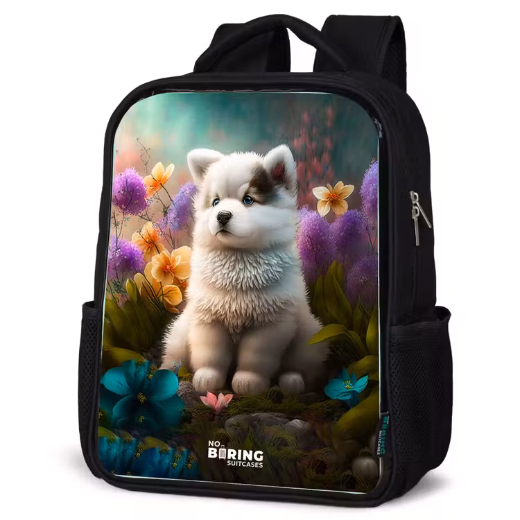 Witte puppy in een bloemenweide Rugzak - Zwart middel -schuin