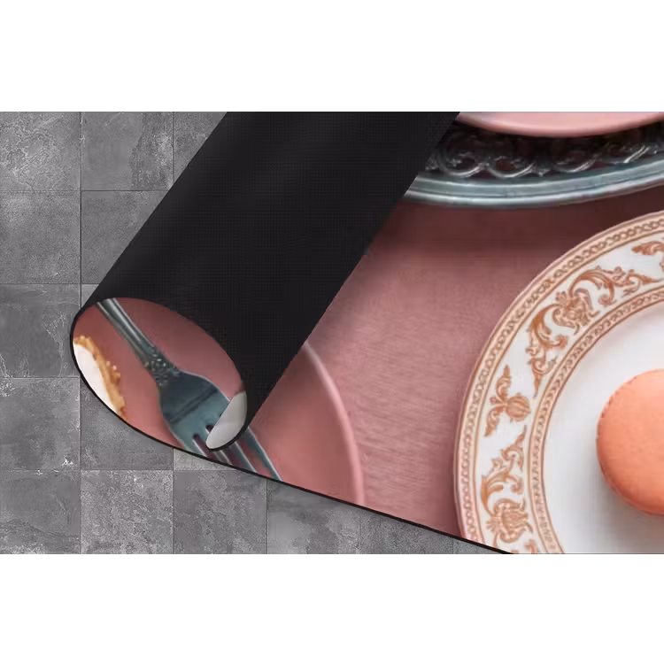 Dessert - Taart - Gebak - Zoet - Roze Keukenloper - keukenmat middel -closeup
