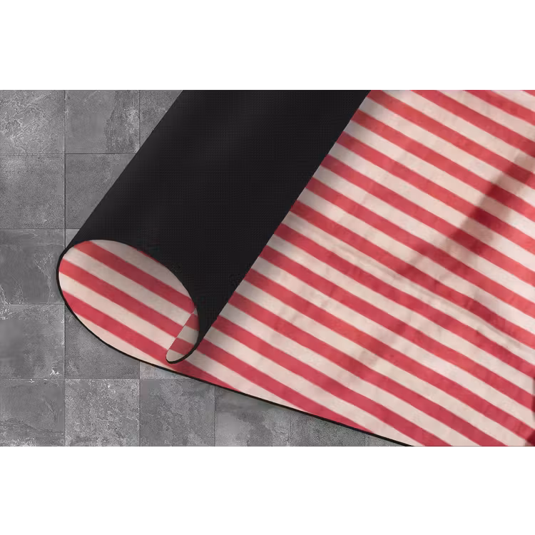 Eten - Aardbeien - Fruit - Zomer - Rood Keukenloper - keukenmat middel -closeup